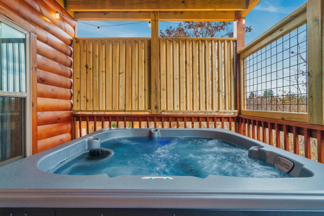 Mountains R Calling, Cozy Hideaway, King Beds, Hot-Tub, Arcade, Ev Ready Pigeon Forge Bagian luar foto