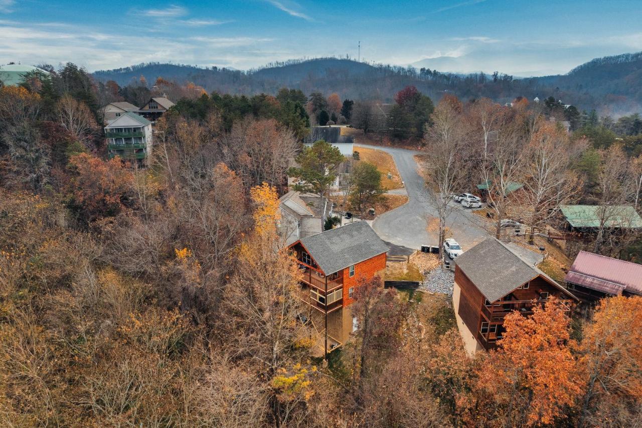 Mountains R Calling, Cozy Hideaway, King Beds, Hot-Tub, Arcade, Ev Ready Pigeon Forge Bagian luar foto