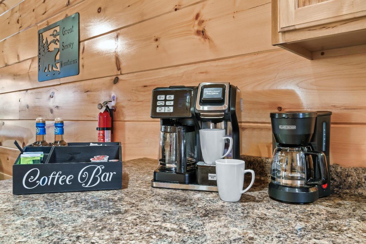Mountains R Calling, Cozy Hideaway, King Beds, Hot-Tub, Arcade, Ev Ready Pigeon Forge Bagian luar foto