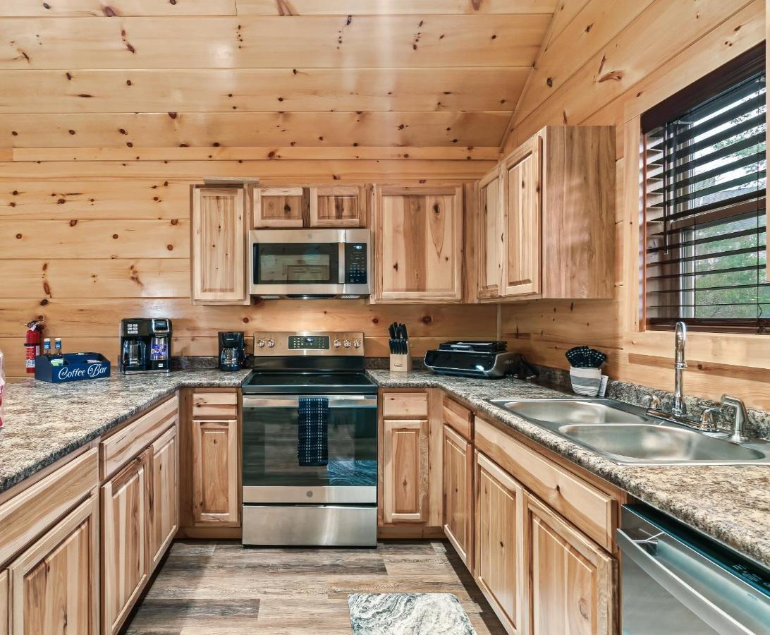 Mountains R Calling, Cozy Hideaway, King Beds, Hot-Tub, Arcade, Ev Ready Pigeon Forge Bagian luar foto
