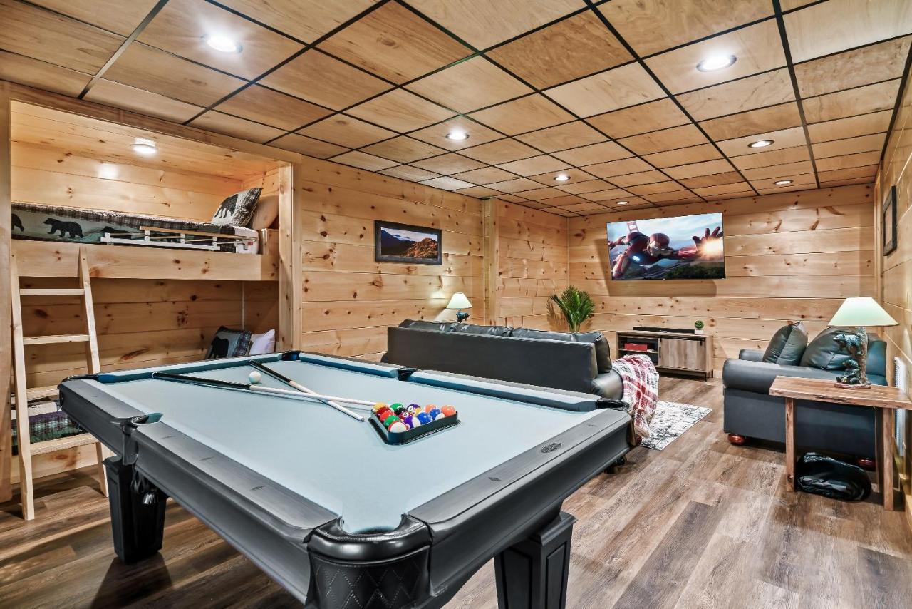 Mountains R Calling, Cozy Hideaway, King Beds, Hot-Tub, Arcade, Ev Ready Pigeon Forge Bagian luar foto
