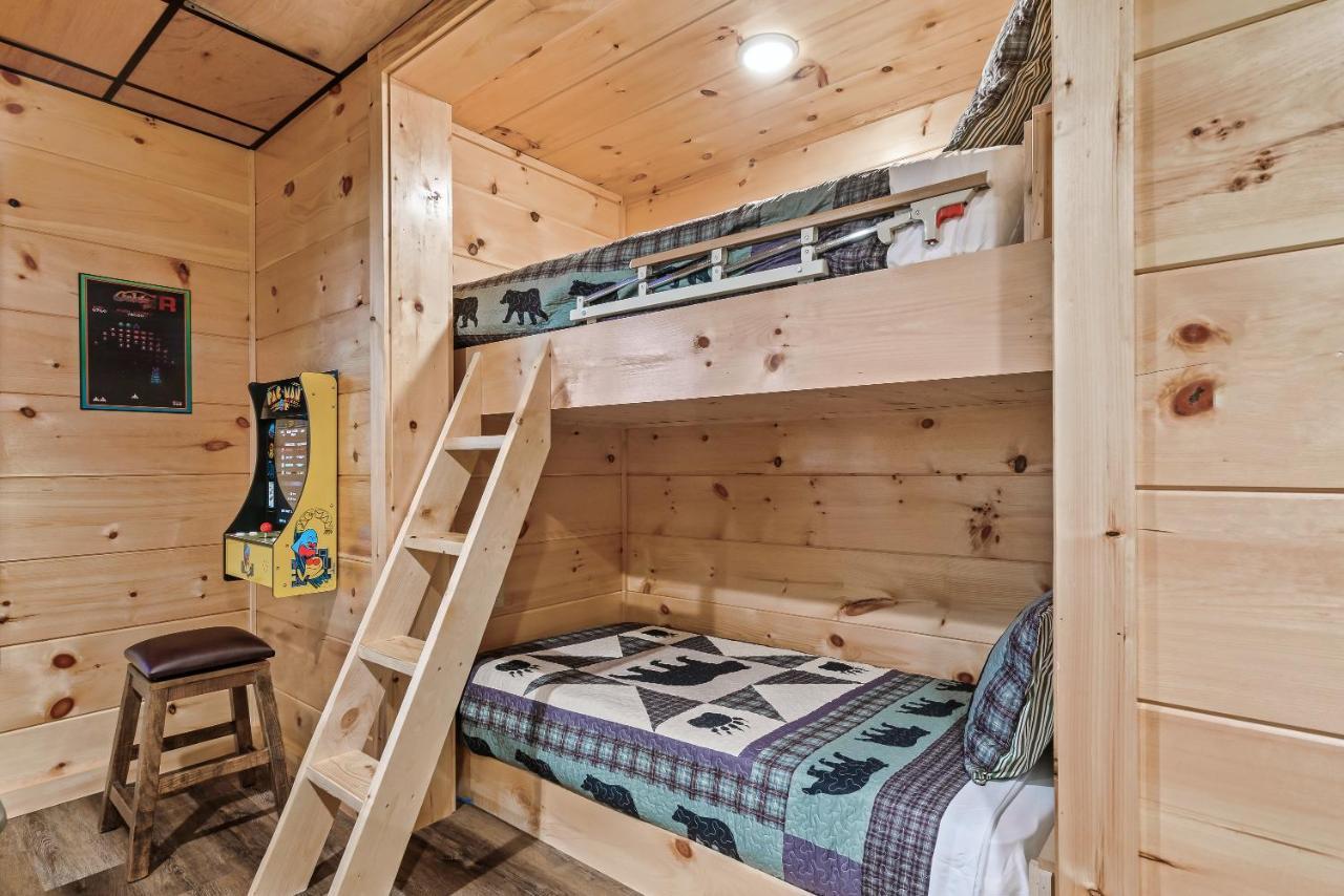 Mountains R Calling, Cozy Hideaway, King Beds, Hot-Tub, Arcade, Ev Ready Pigeon Forge Bagian luar foto