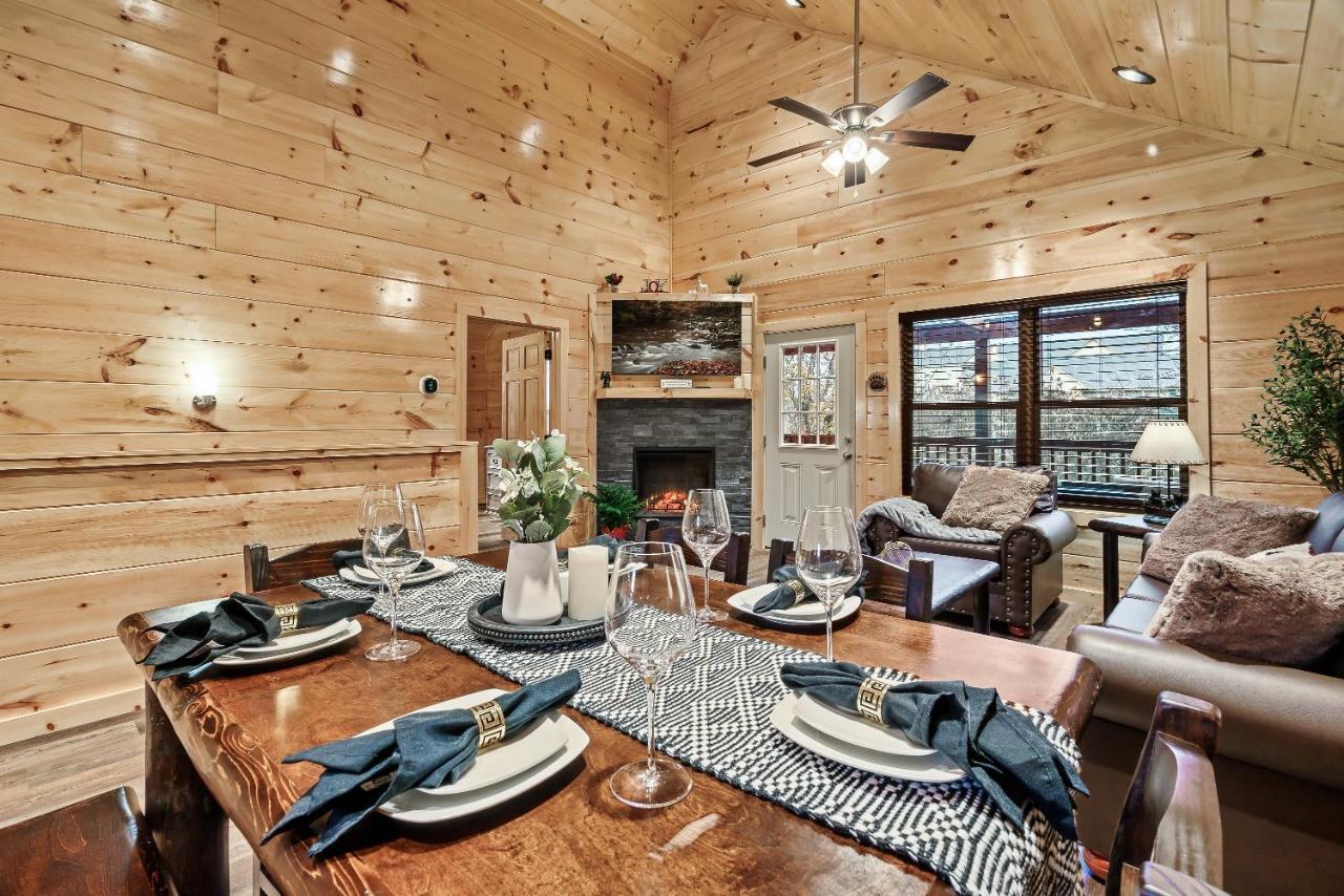 Mountains R Calling, Cozy Hideaway, King Beds, Hot-Tub, Arcade, Ev Ready Pigeon Forge Bagian luar foto