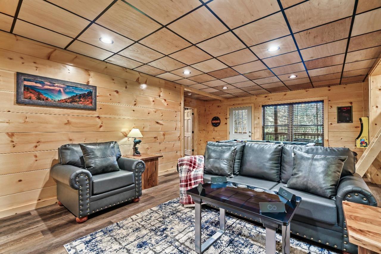 Mountains R Calling, Cozy Hideaway, King Beds, Hot-Tub, Arcade, Ev Ready Pigeon Forge Bagian luar foto